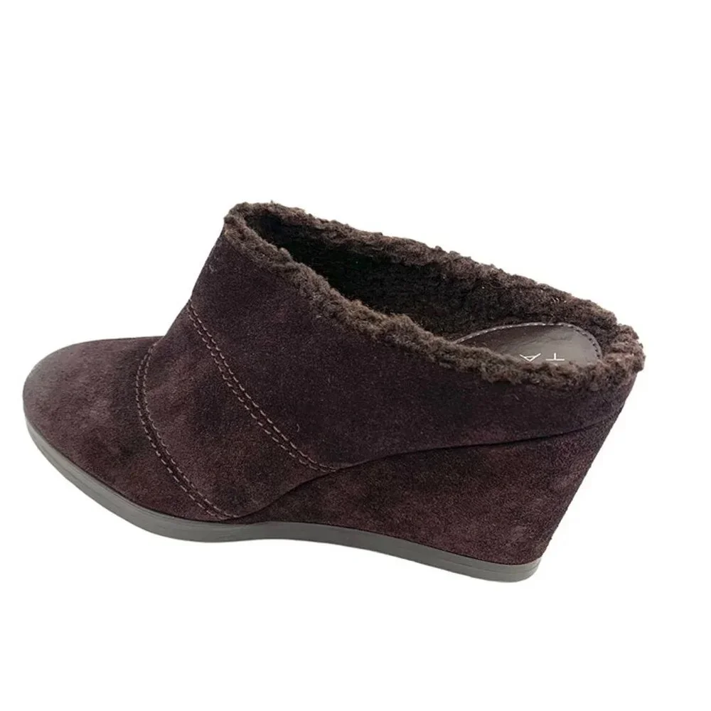 TAHARI Spencer Brown Suede Fleece‎ Lined Wedge Mules